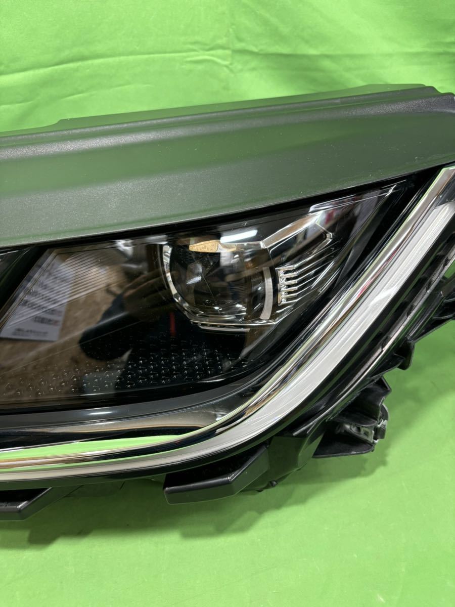 VW アルテオン 3H 左ヘッドライト LED ユニットのみ 取付補修跡とカバー割れがあります Valeo 3G8941081A 個人宅配送不可_画像5