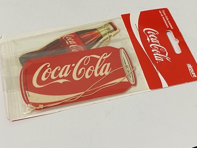 Coca-Cola コカ・コーラ カラビナ キーホルダー , 磁石 （円型） , CAR AIR FRESHNERS , 缶バッチ (シール付き）, 付箋 2種 展示未使用品_画像3