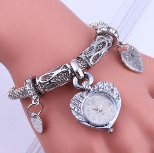 レディースブレスレット腕時計　電池式　シルバー銀　ハート★女性　ストーン クォーツ