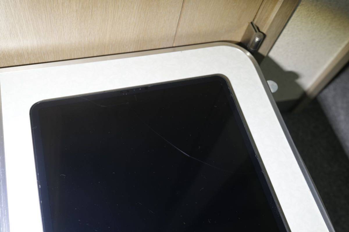 iPad Pro 第３世代 12.9インチ スペースグレイ Wi-Fi＋cellular 512GB 画面ひび割れあり_画像4