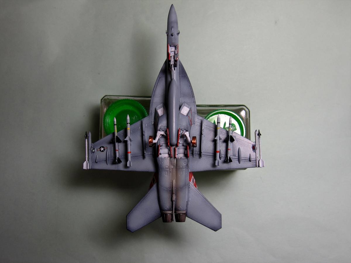 1/144　完成品　F/A-18F　スーパーホーネット　VFA-102 ダイアモンドバックス　(マイコン電飾)_インテイク部を修正しました。