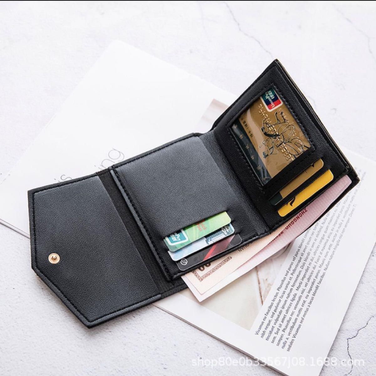 グレー　大きめハート　薄型　三つ折り財布　カード入れ　お札入れ　かわいい　透明窓