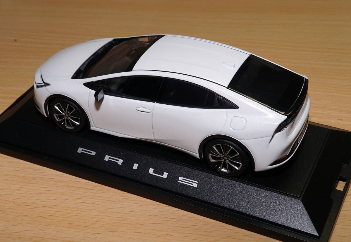 1/30 トヨタ特注 TOYOTA 新型プリウス PRIUS ホワイト ダイキャスト 送料無料