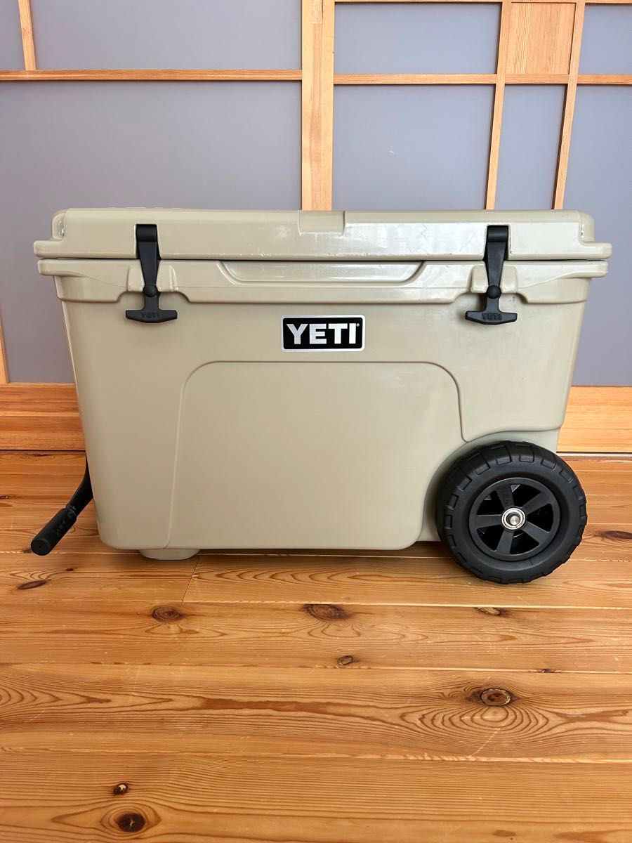 美品　イエティYETI タンドラホール　ハードクーラー 容量約41L キャスター クーラーボックス タン TUNDRA キャンプ