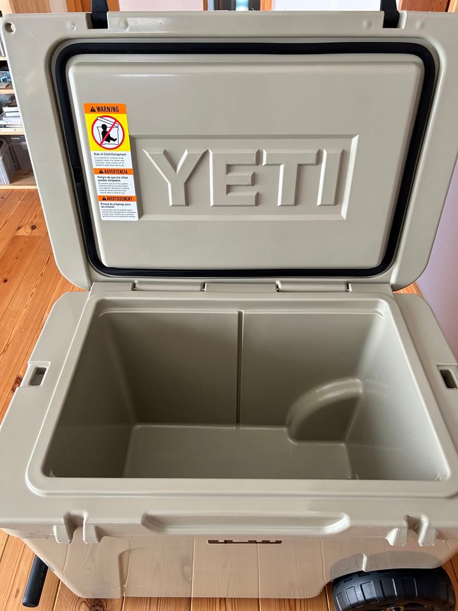 美品　イエティYETI タンドラホール　ハードクーラー 容量約41L キャスター クーラーボックス タン TUNDRA キャンプ