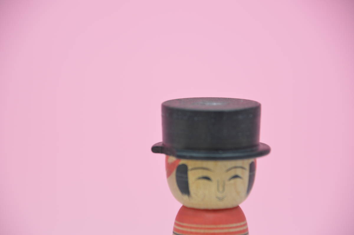 ２３　伝統こけし　佐久間俊雄　初期作　昭和５３年１１月　１０CM　帽子のツバに欠けあり_画像3