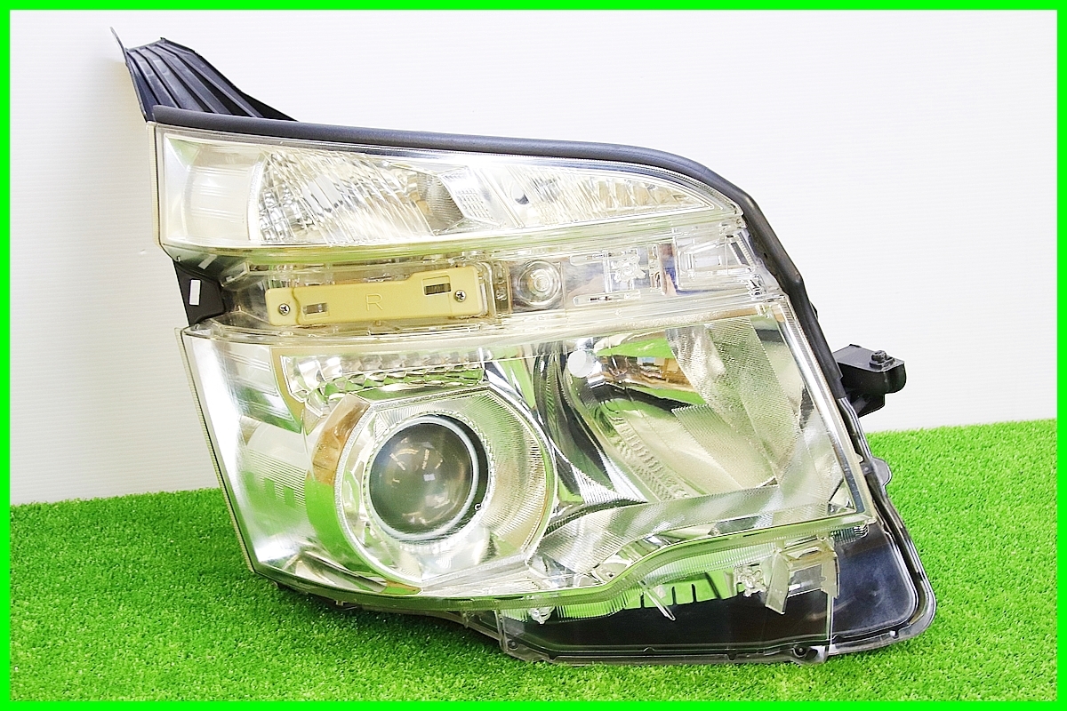 G ジャンク品 トヨタ ZRR70W 後期 ヴォクシー 純正 HID ヘッドライト 右 右側 運転席側 KOITO 28-226 V ヘッドランプ_送料 説明文に記載済みです。