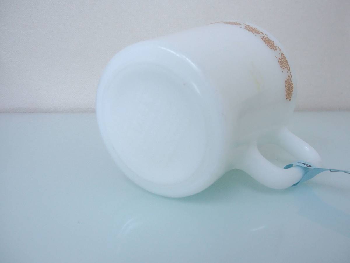 * Old! [PYREX] Pyrex milk glass. mug A *.