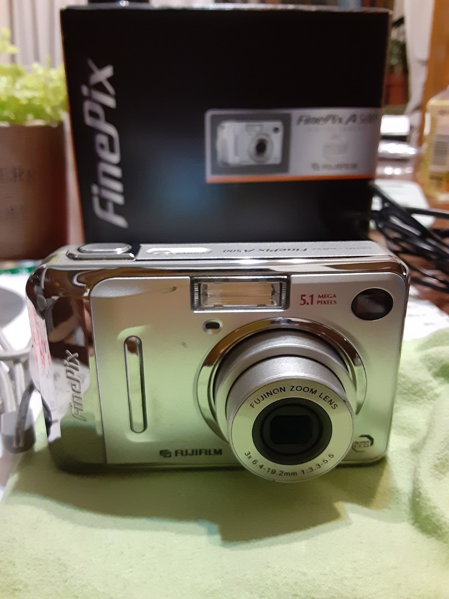 ☆中古　FUJIFILM デジタルカメラ FinePix (ファインピックス) A500_画像1