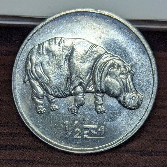北朝鮮 世界の動物 カバ 記念硬貨 レア 非流通コイン コイン 古銭 硬貨