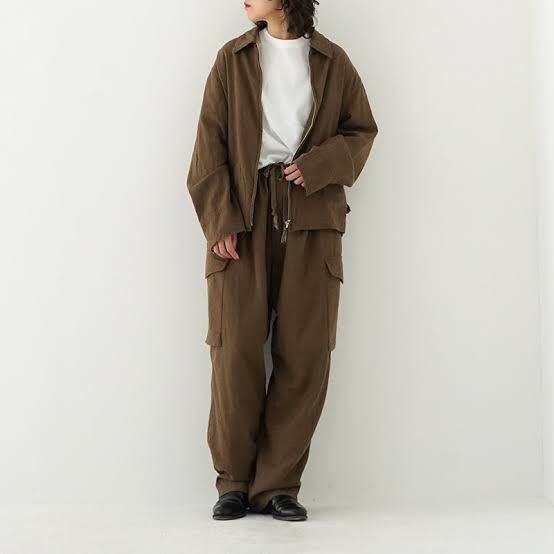 comoli 23AW 縮絨KHAKI 6ポケットパンツ 1_画像1