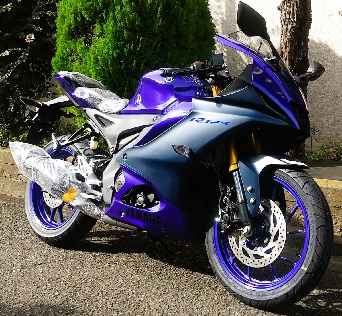 ☆ 【正規国内販売車両】待望のヤマハ新世代『YZF-R125』 登場！『フルカウルスポーツ』SSなのだ♪ 選べる２色 ブルー又はブラック新車 ☆_画像3