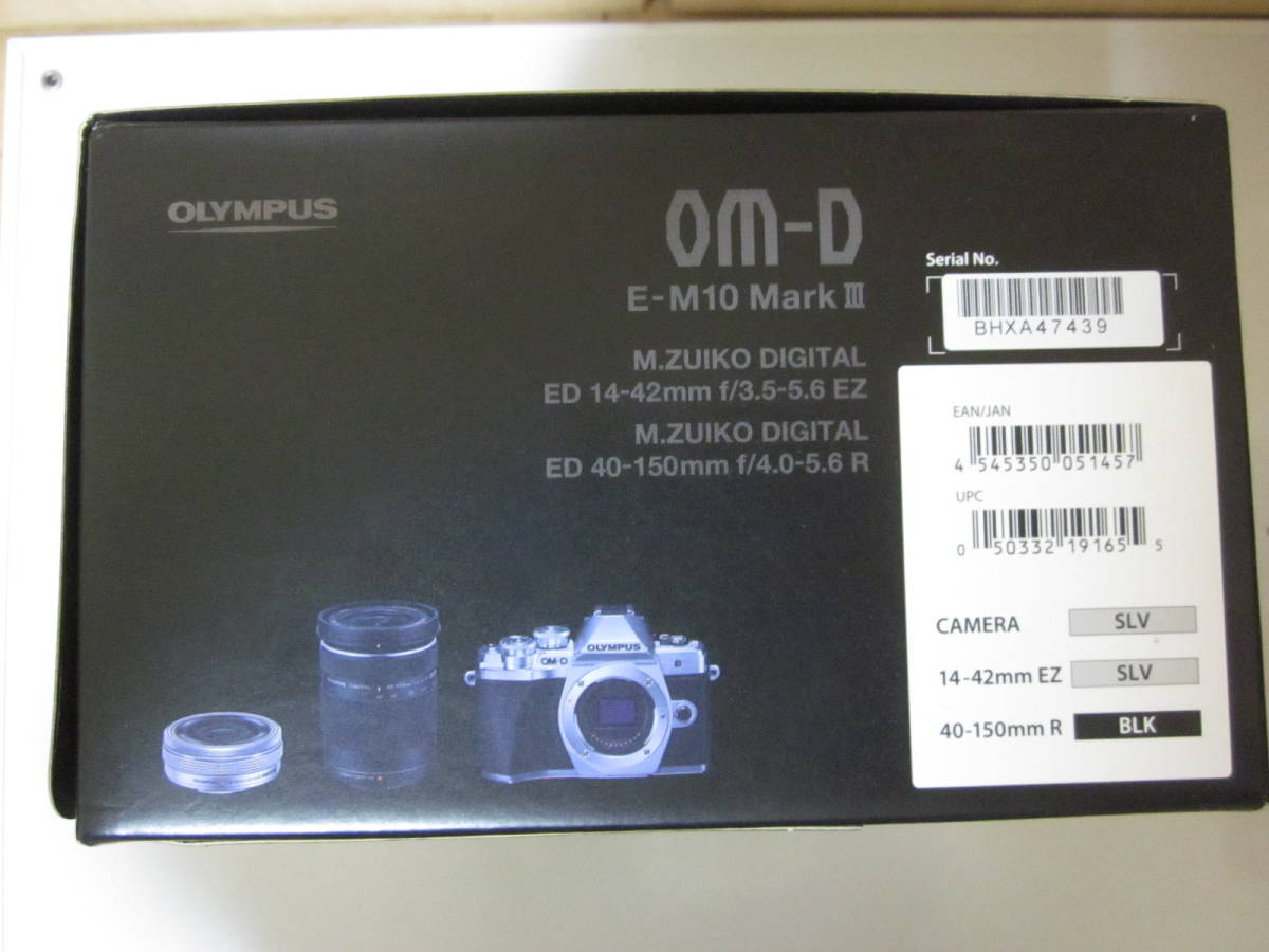 【中古品・稼働品】 オリンパス OLYMPUS OM-D E-M10 Mark III　+ ６４GBメモリー２枚付き_画像2