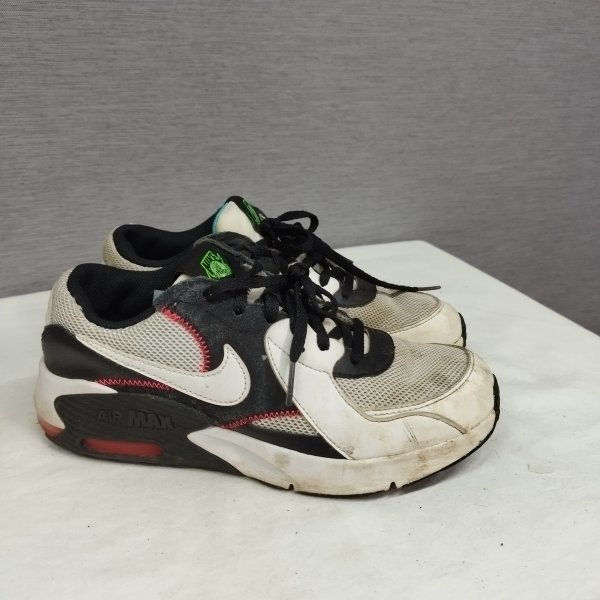 A427 NIKE ナイキ AIR MAX エアマックス スニーカー CD6894-106 エクシー ブラック ホワイト レッド ジュニア サイズ 23 スウッシュ ロゴ_画像4