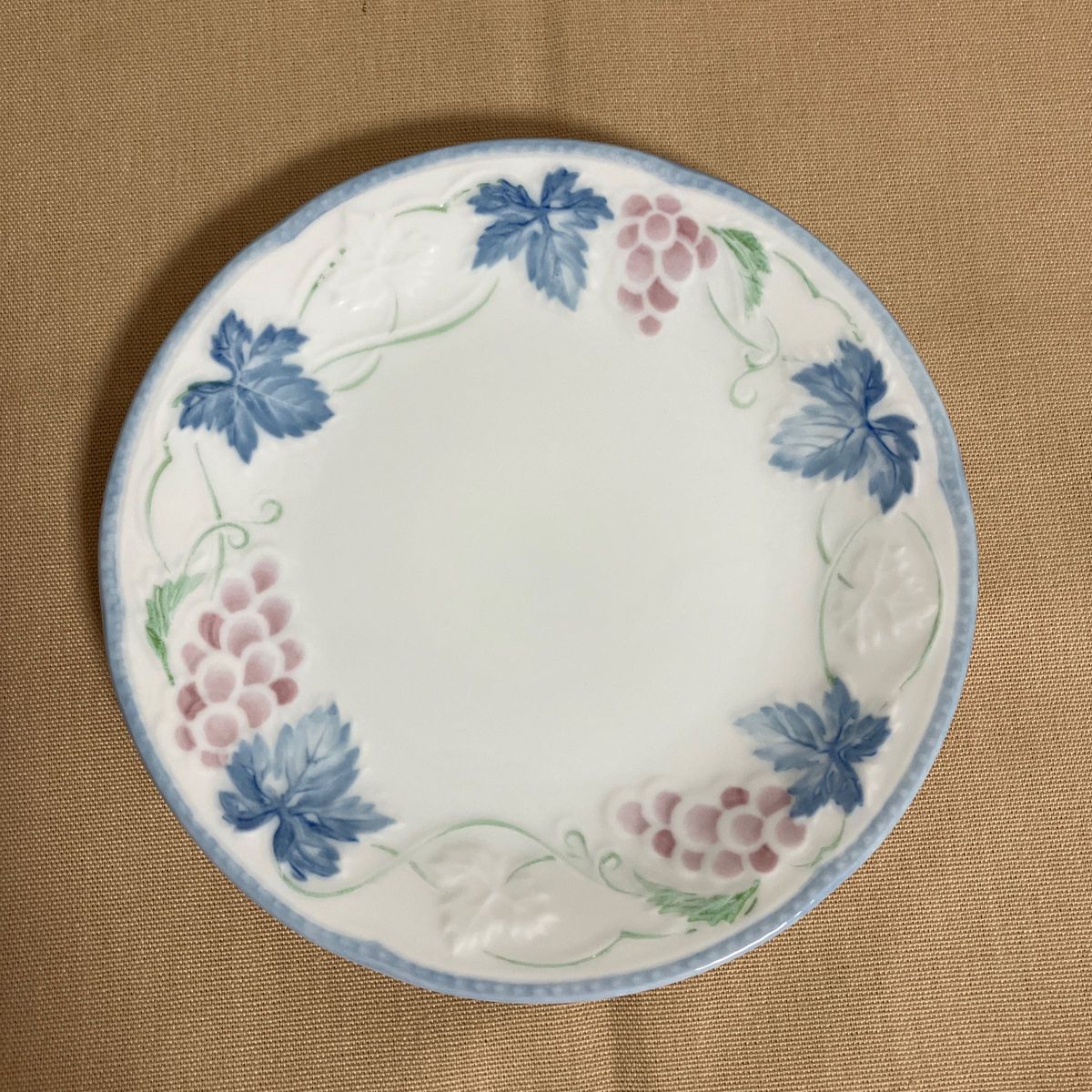 皿　平皿　プレート　白　グレープ柄　未使用品