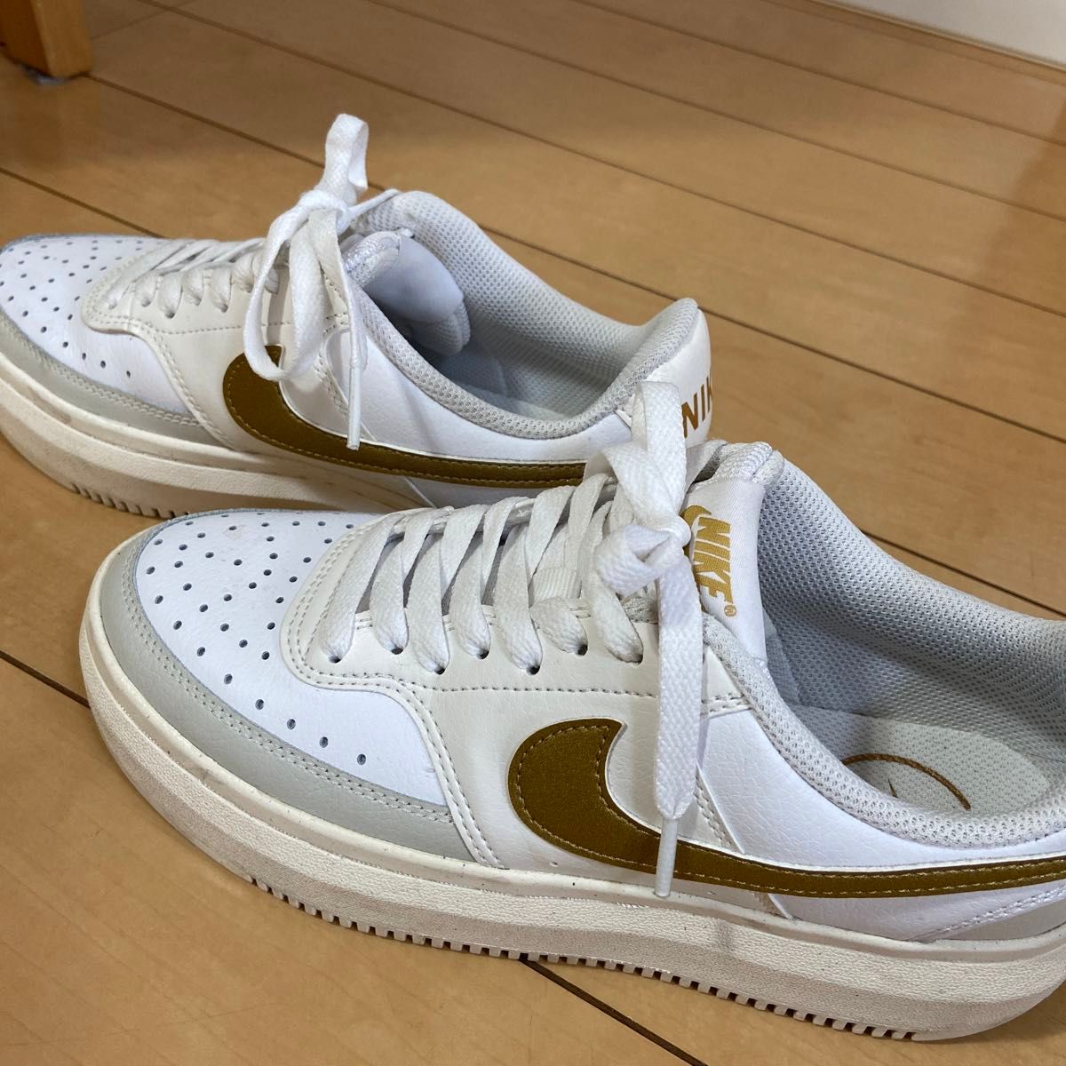 NIKE ホワイト 厚底スニーカー|Yahoo!フリマ(旧PayPayフリマ) NIKE ホワイト 厚底スニーカー|Yahoo!フリマ(旧PayPayフリマ)