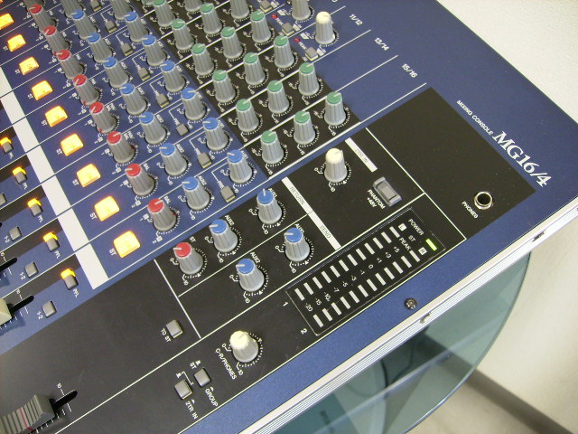 MG16/4 YAMAHA MIXING CONSOLE _VU METER