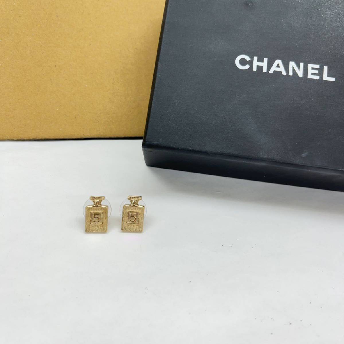 395.◎1円スタート◎CHANEL シャネル ピアス 両耳用 ココマーク 香水型 ゴールド レディース アクセサリー 装飾品 保存箱有【79770】_画像1