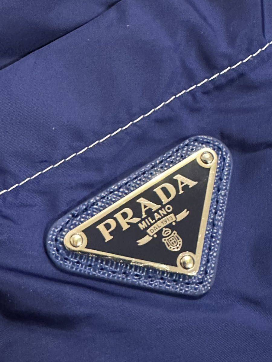 名作 本物 美品 PRADA プラダ 23SS ロゴプレート 三角プレート 名作 本物 美品 PRADA プラダ 23SS ロゴプレート 三角プレート