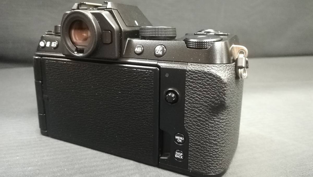 【美品♪】FUJIFILM 富士フィルム X-S10 ボディ 2610万画素 ミラーレス 一眼 カメラ/動作品