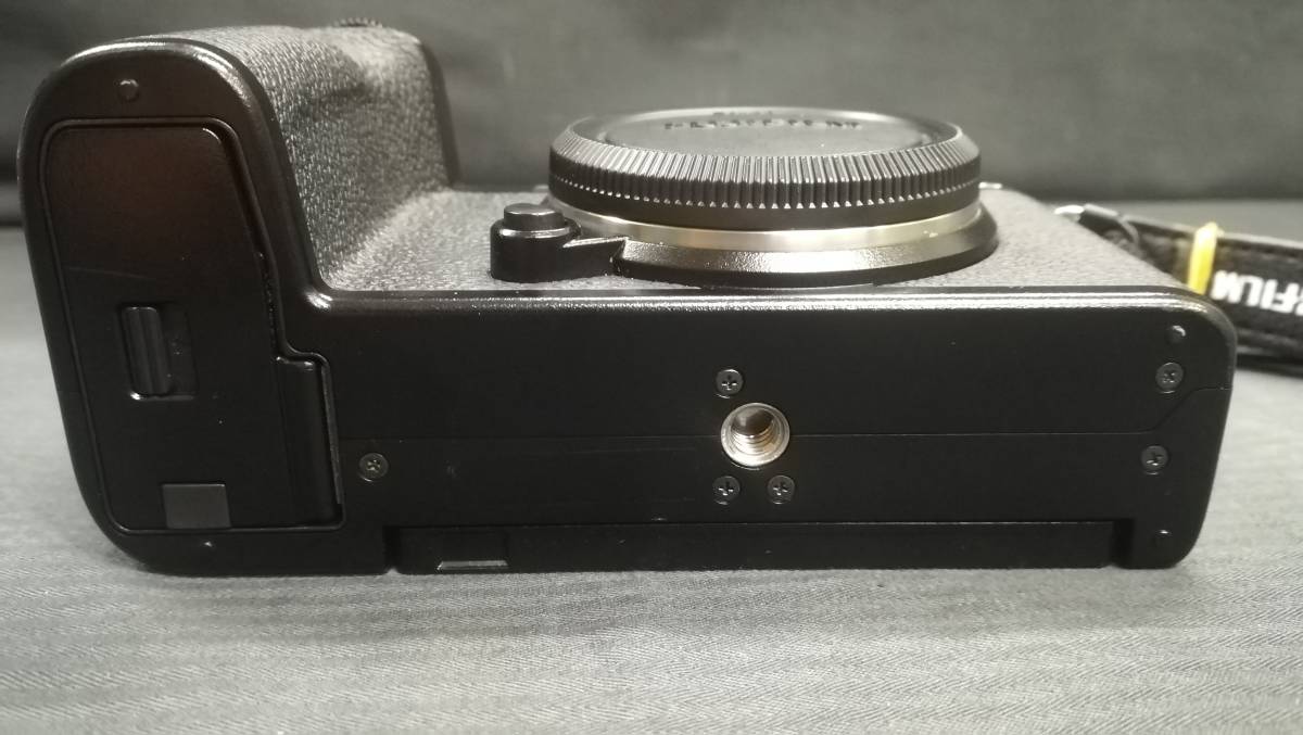 【美品♪】FUJIFILM 富士フィルム X-S10 ボディ 2610万画素 ミラーレス 一眼 カメラ/動作品_画像7