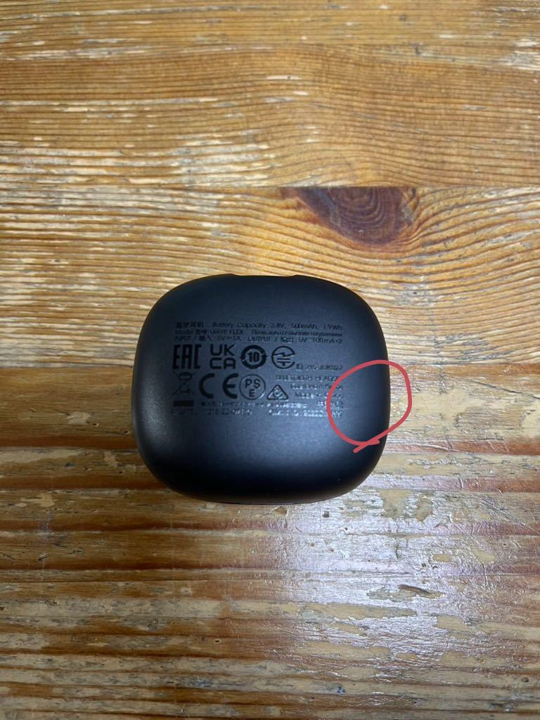 JBL WAVE FLEX Bluetooth イヤホン　ブルートゥース_赤丸部分に少し擦れが有ります