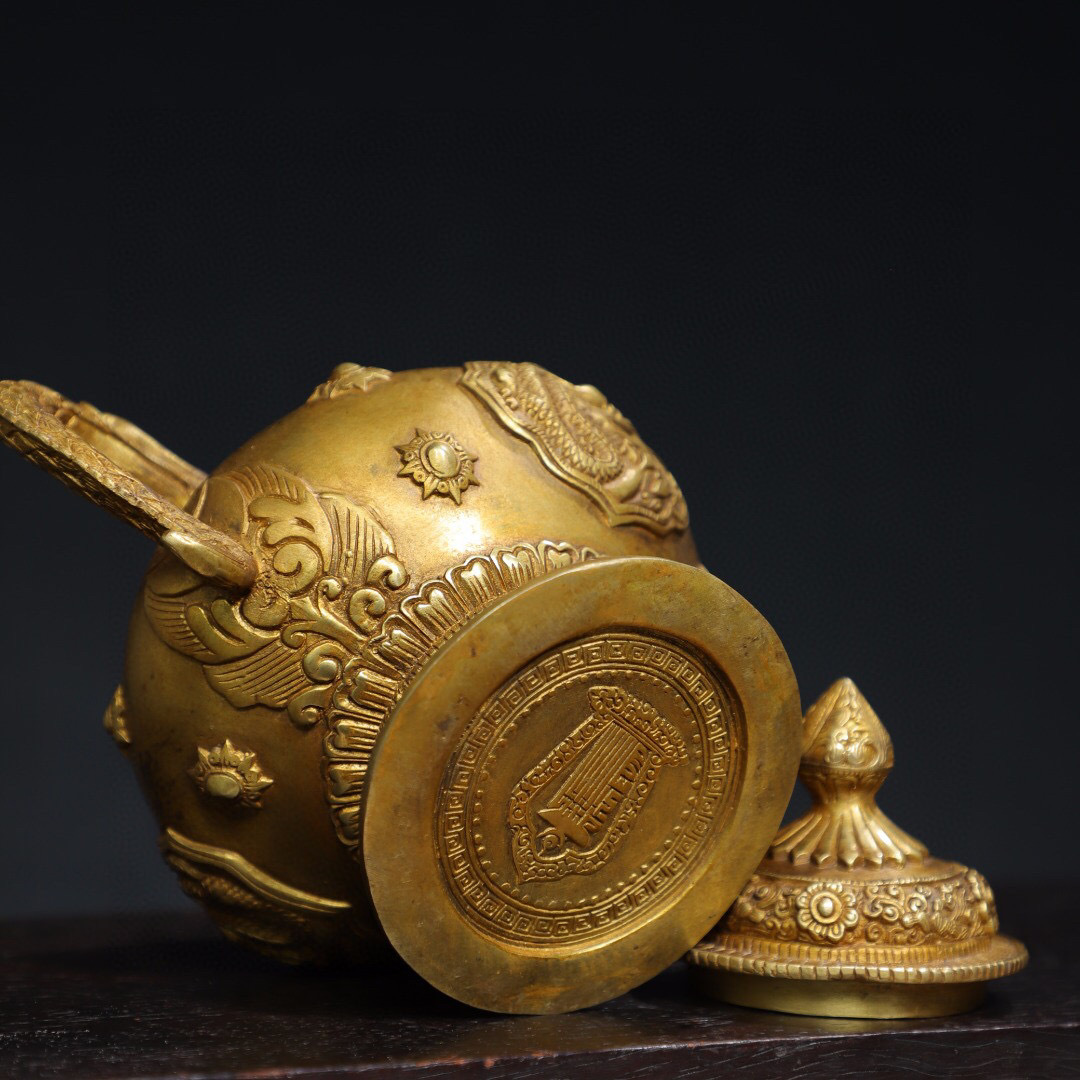 清・古銅彫・塗金・神獣紋・酒壺』極細工 置物古賞物 中国古玩 清・古銅彫・塗金・神獣紋・酒壺』極細工 置物古賞物 中国古玩