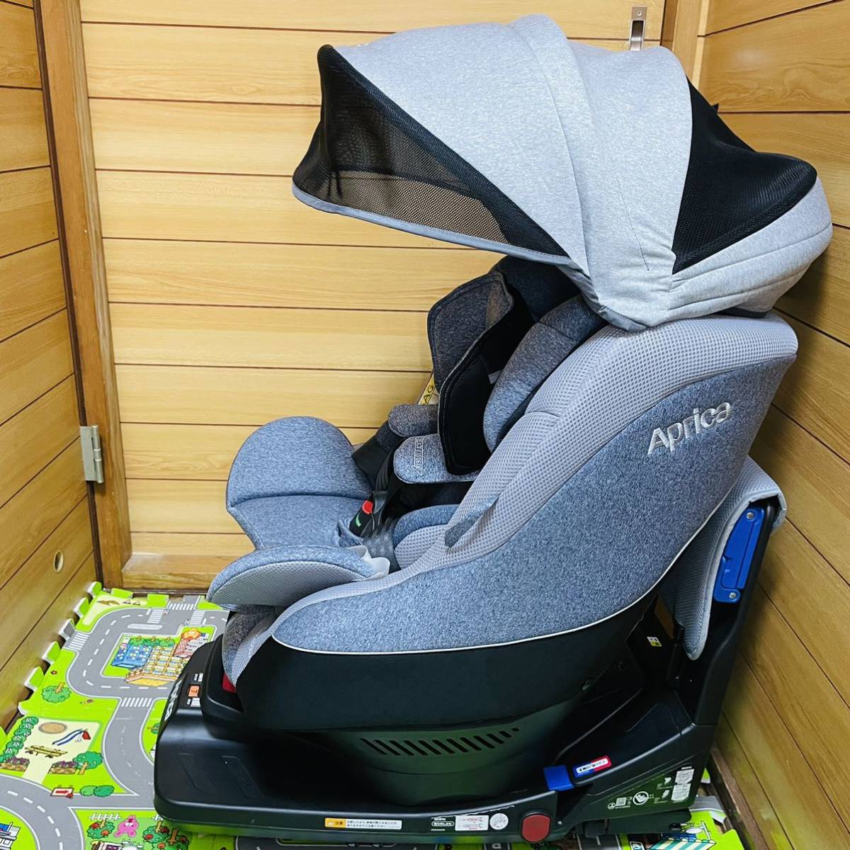 即決 使用4ヶ月 美品 アップリカ クルリラAC シートベルト ISOFIX 両方