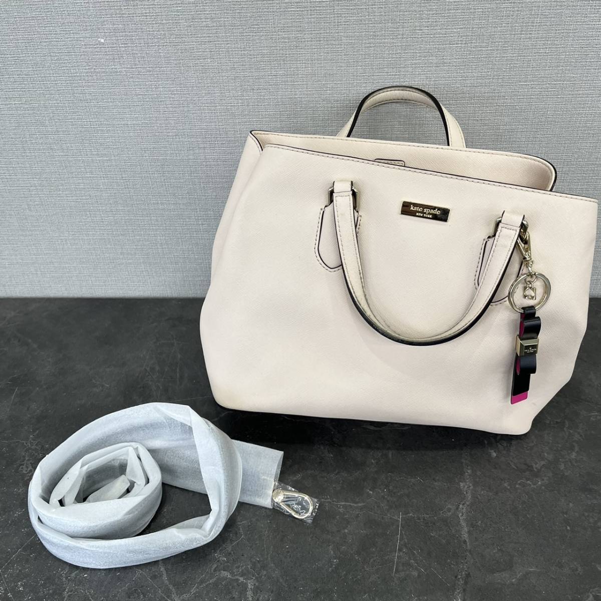 ☆kate spade ケイトスペード new york ニューヨーク ハンドバッグ ショルダーバッグ レザー ホワイト ベルト付(中古品/現状品/保管品)☆_画像1