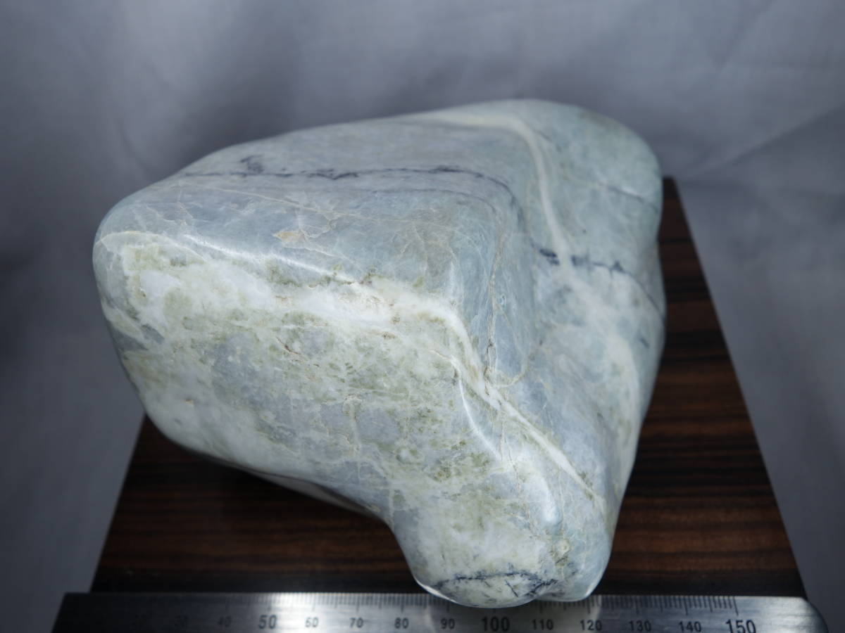 糸魚川翡翠  青系翡翠  約1.85kg  鑑賞石  インテリア  飾り置物  装身具用材  原石  鉱物の画像4