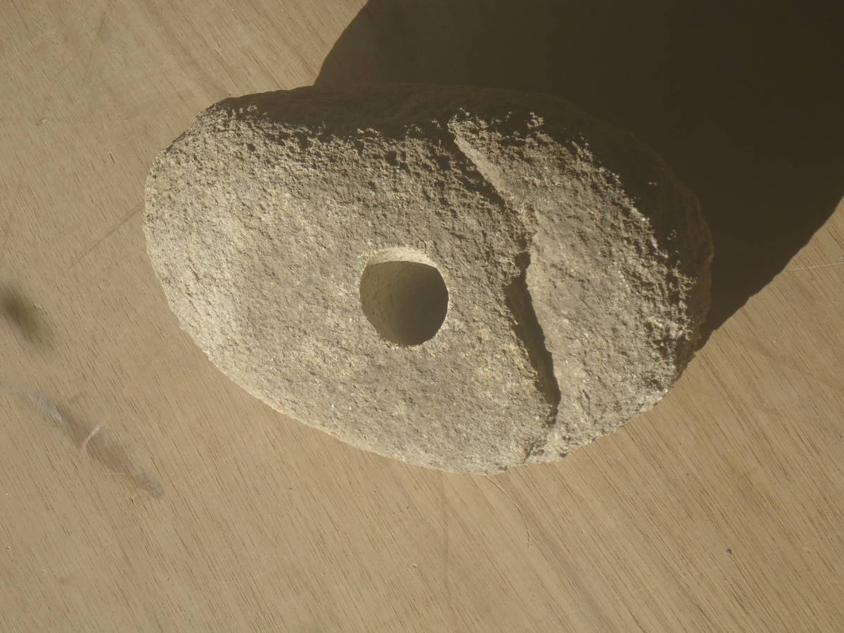 石　ウエイト　おもし　穴あき石　オブジェクト　置物　穴の開いた石　重量3.5㎏　小石_画像4