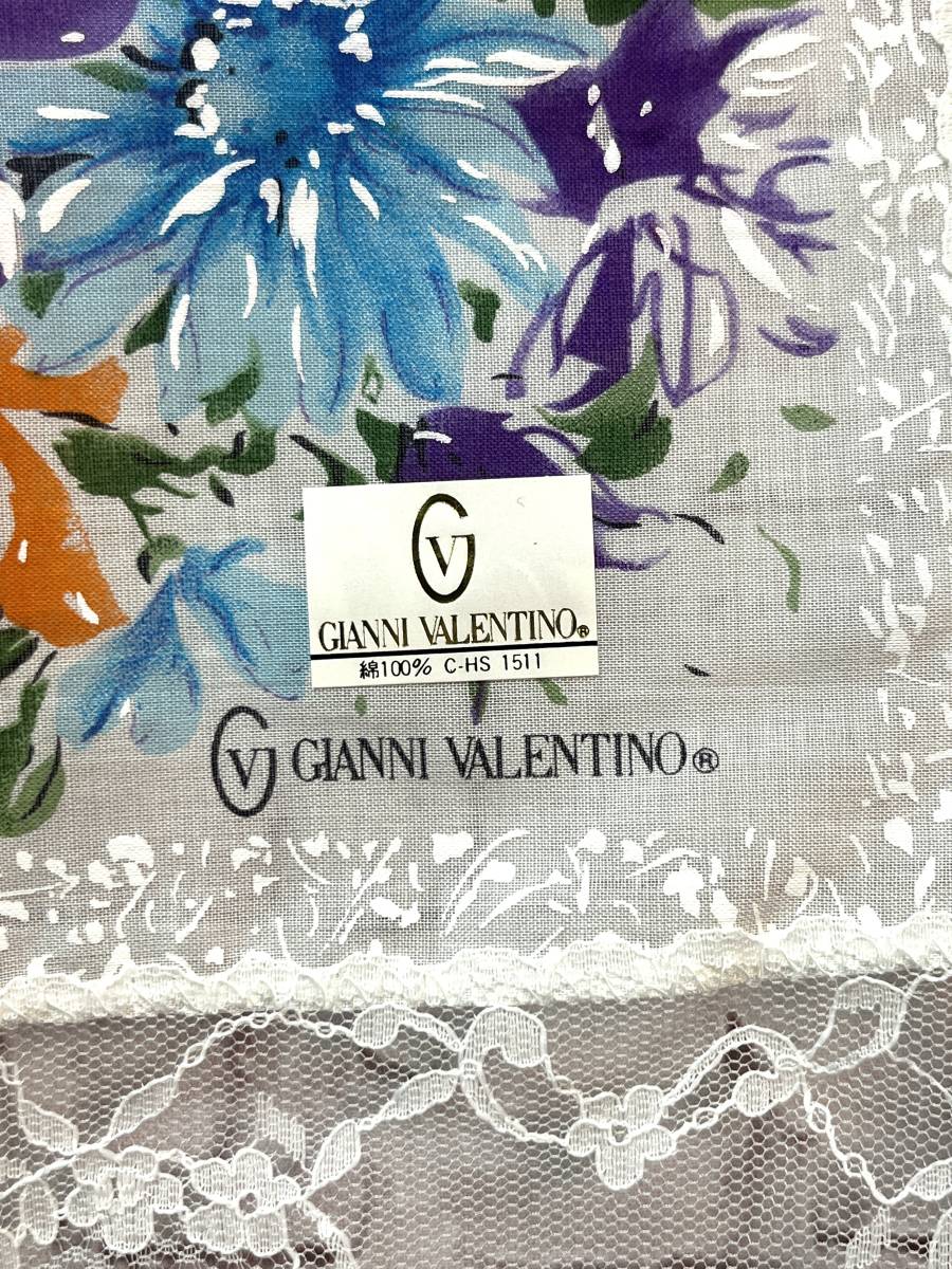 【シール付き未使用品】GIANNI VALENTINO　ジャンニ ヴァレンチノ　ハンカチ　スカーフ　花　フラワー　縁レース切り替えデザイン　64×64_画像3