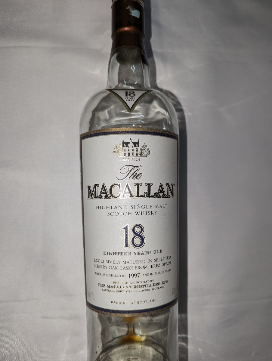 謹賀新年特別価格 マッカラン 18年 空瓶　 MACALLAN スコッチウイスキー サントリー_画像1