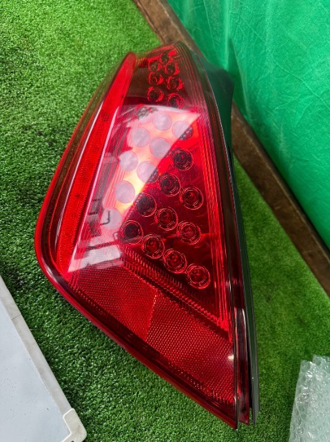 #11691 TZ50 ニッサン ムラーノ 左・テールランプＡｙ ＵＳテール（ＬＥＤ）＊220-63841_画像1