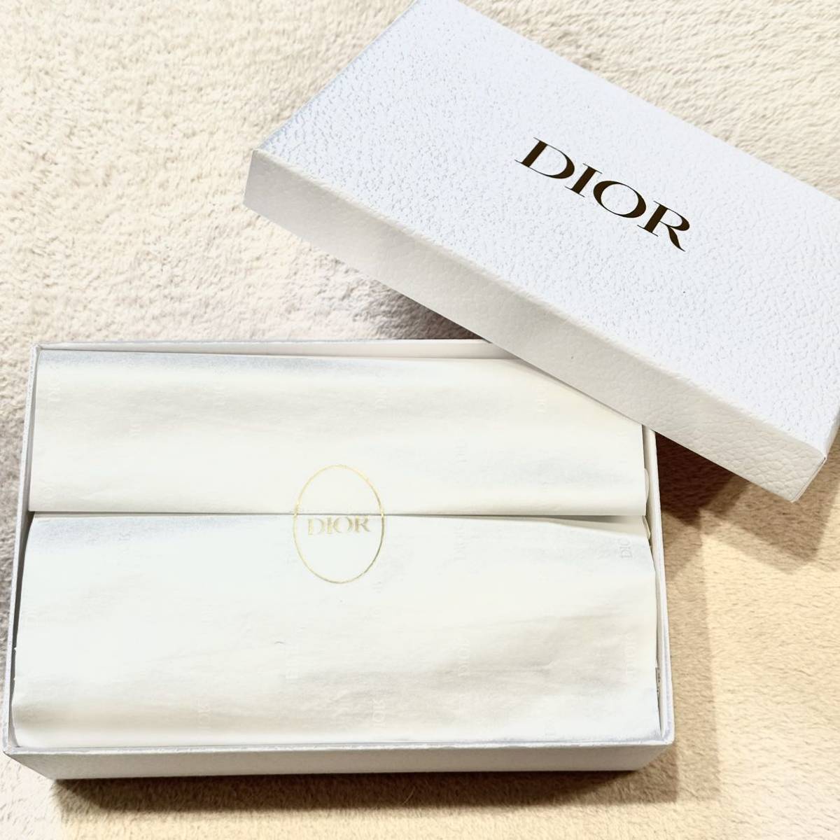 新品未使用☆Christian Dior ギフトボックス リボン ホワイト 白 ゴールド 金 ラッピング 箱_画像2