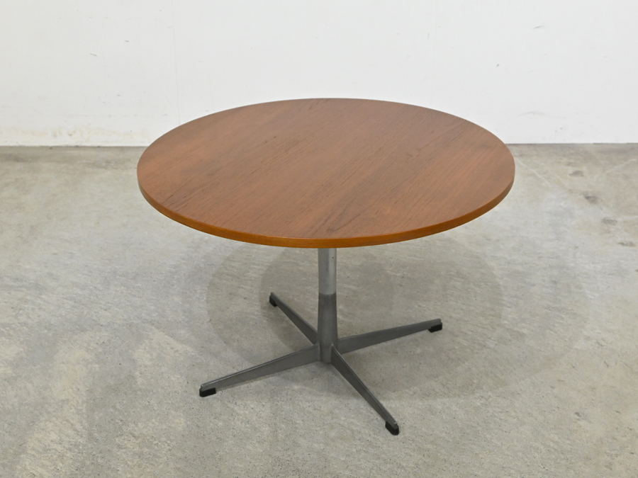 再塗装済み デンマーク Arne Jacobsen チーク材 センター 再塗装済み デンマーク Arne Jacobsen チーク材 センター
