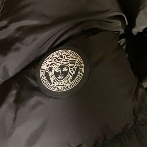 VERSACE ヴェルサーチ バロック柄リバーシブルダウンジャケット VERSACE ヴェルサーチ バロック柄リバーシブルダウンジャケット