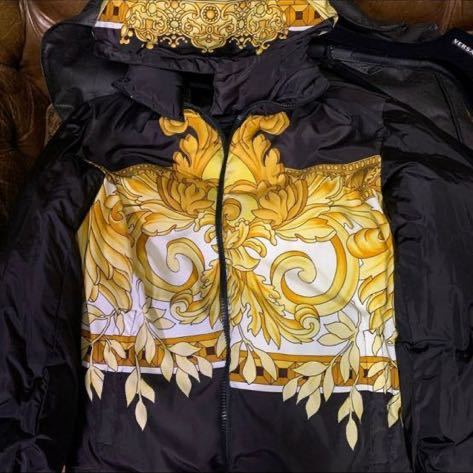 VERSACE ヴェルサーチ バロック柄リバーシブルダウンジャケット VERSACE ヴェルサーチ バロック柄リバーシブルダウンジャケット