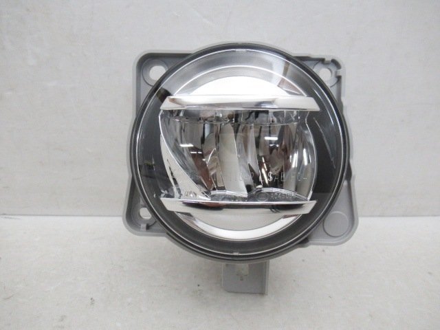 【良品】 トヨタ ライズ A200A A210A 純正 左 フォグ LED KOITO 114-11092 (n091738)_画像1