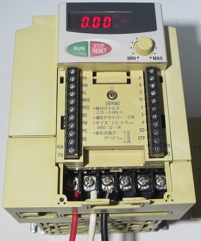 インバータ 三菱電機 MITSUBISHI FR-E520-1.5K 三相200V 240V 50 60Hz 1.5kW 機器制御 電気工事 三相200Vモーター用_画像9