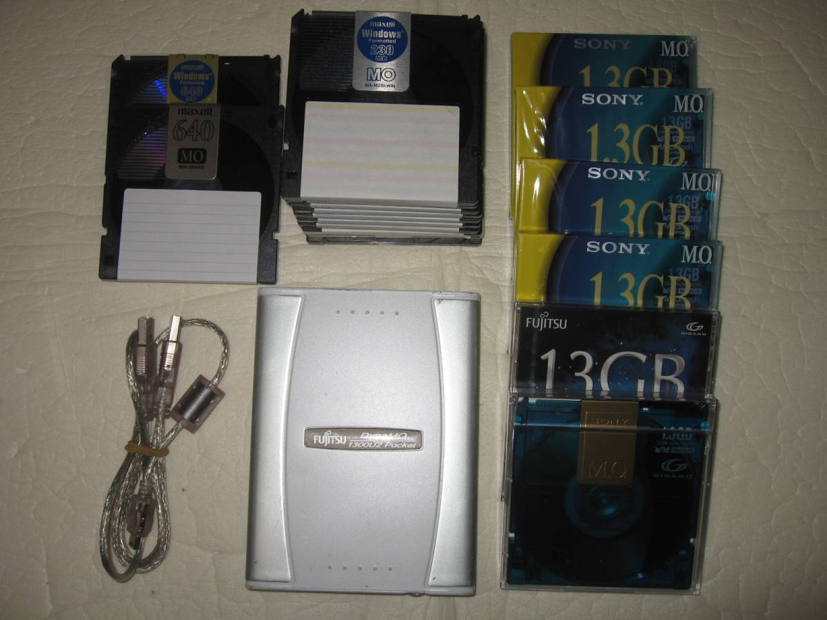 Fujitsu（富士通）1.3GB MO DynaMO 1300U2 Pocket DMO13PT2S バスパワー　おまけMOディスク18枚付き_画像1