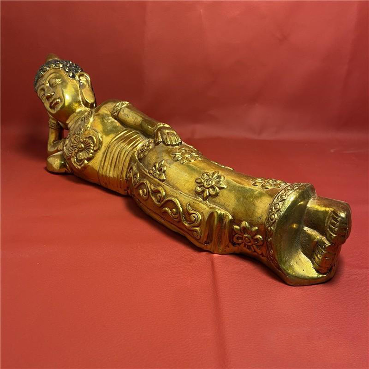 清代　鍍金　古銅睡眠中の仏像