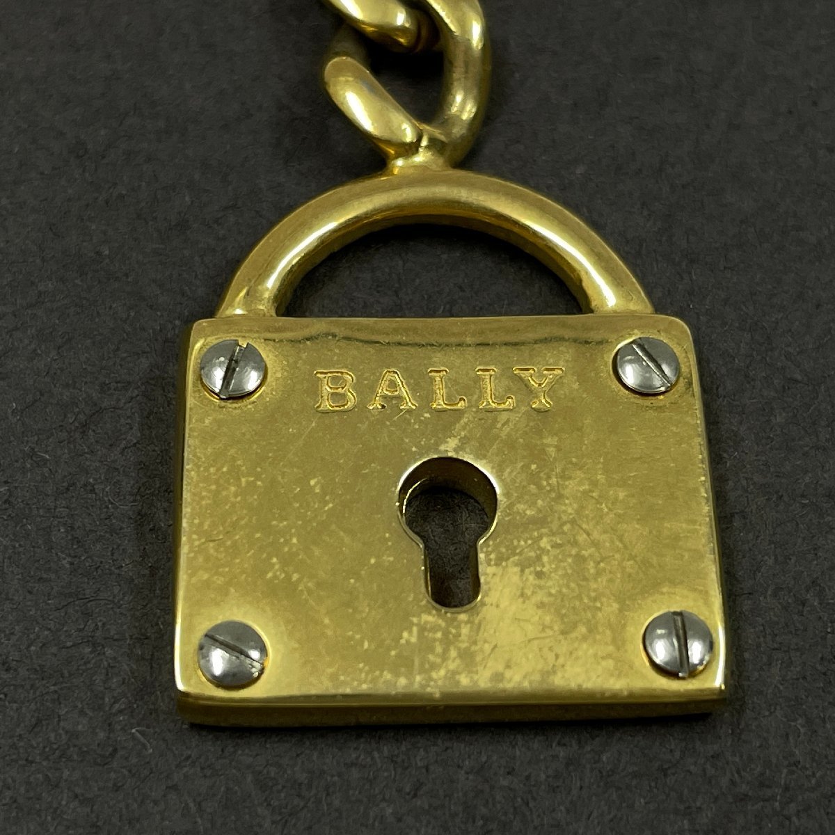 m002 H3(10) 送料385円 BALLY バリー キーホルダー キーリング バッグチャーム ゴールドカラー 全長約10.5cm_画像3