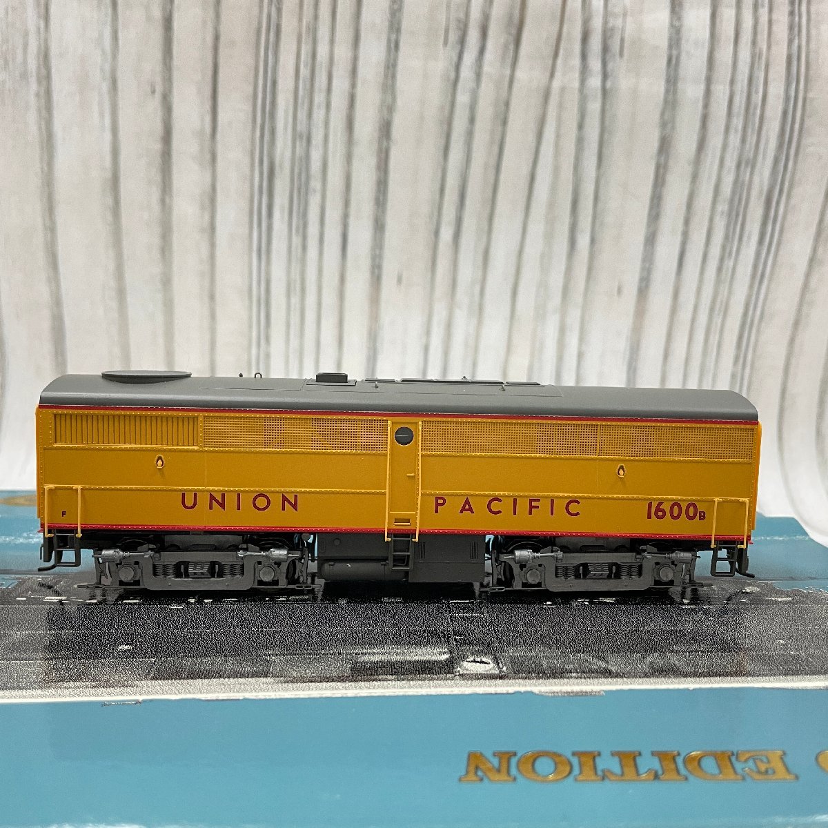 m002 F2(60) 【9 鉄道模型 HOゲージ LIFE LIKE PROTO 2000 SERIES FB1 LOCOMOTIVE #1600B 限定 海外車両 貨物列車 車両 全長約17.5cm_画像3