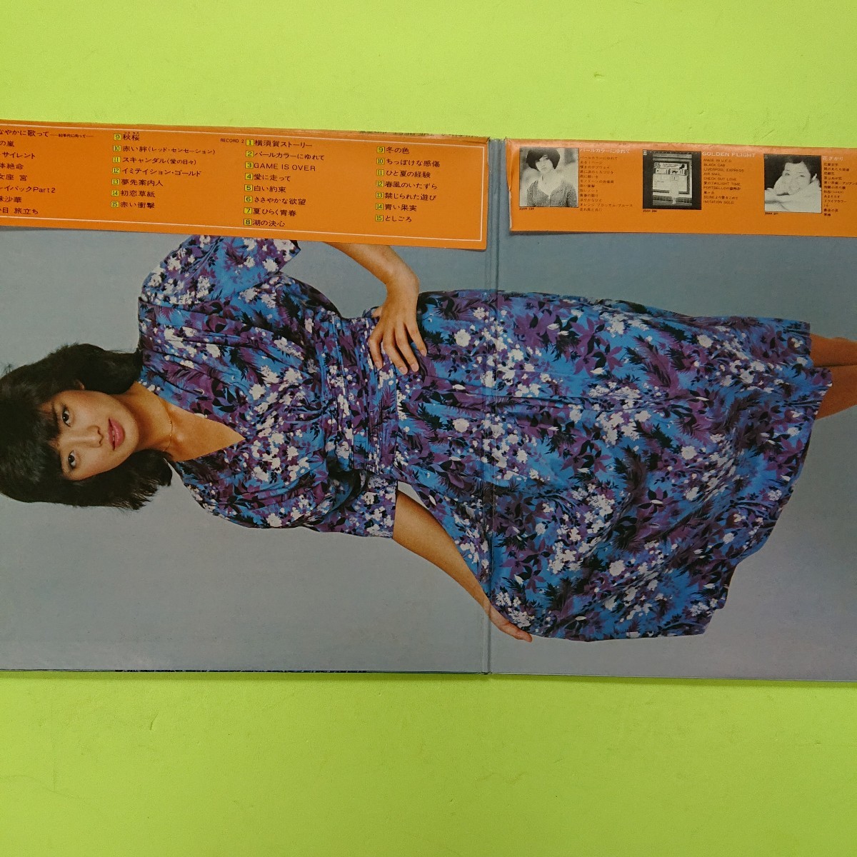 2LP/ 山口百恵〈 BEST〉ポスター付(ピン跡等はありません)☆5点以上まとめて（送料0円）無料☆_画像3