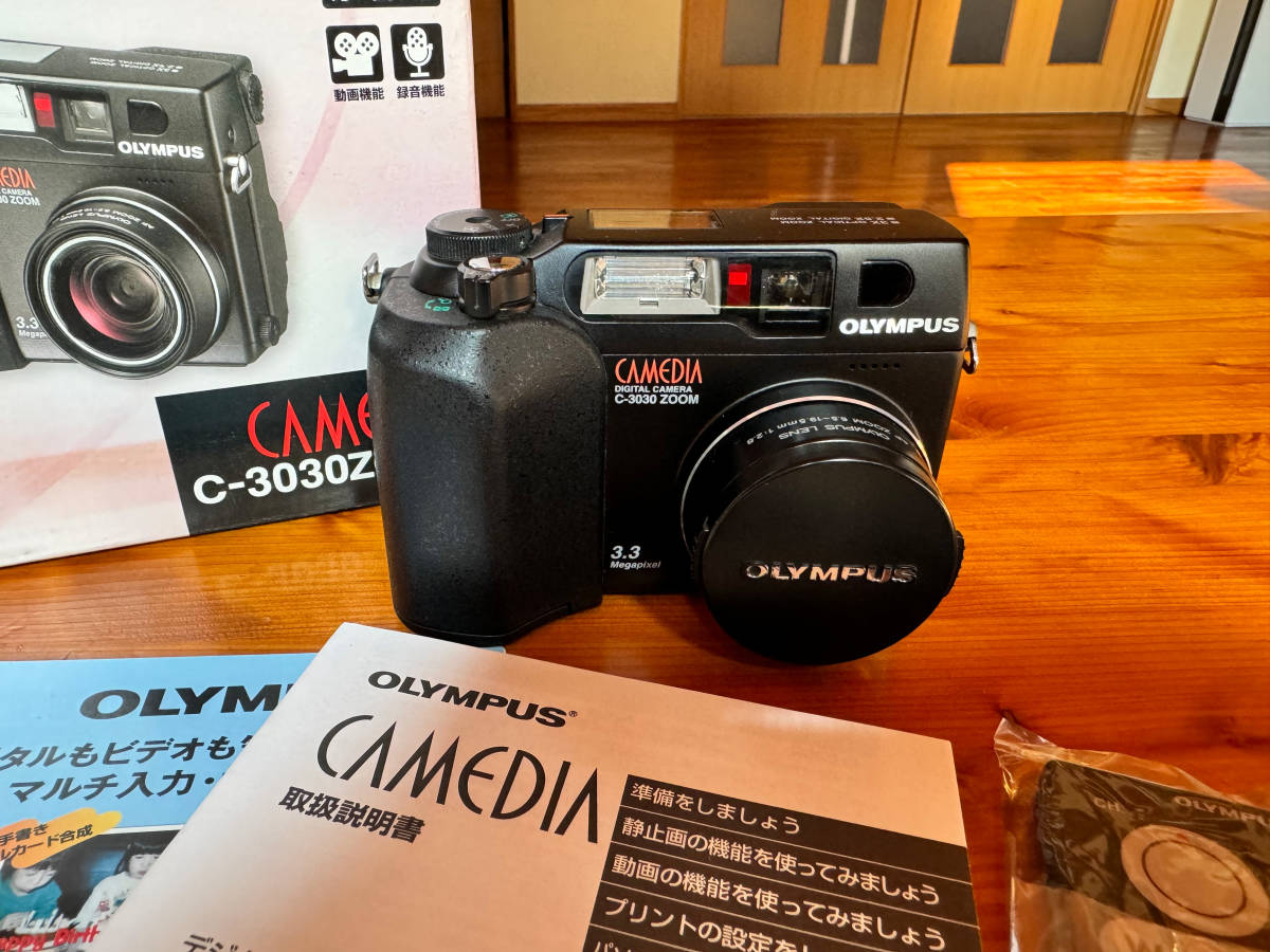 オリンハス キャメティア テシタルカメラ OLYMPUS CAMEDIA C-3030 ZOOM 箱/付属品有り 通電確認済み 現状_画像1