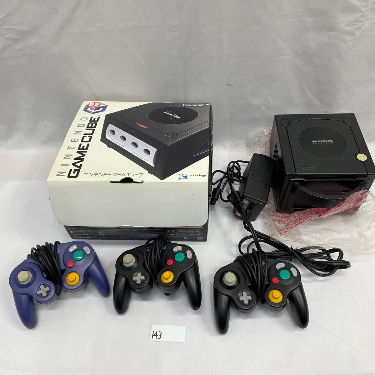 ○143○ ゲームキューブ Nintendo 任天堂 ニンテンドー コントローラー GAMECUBE DOL-001 ブラック　動作未確認　ジャンク品 _画像1