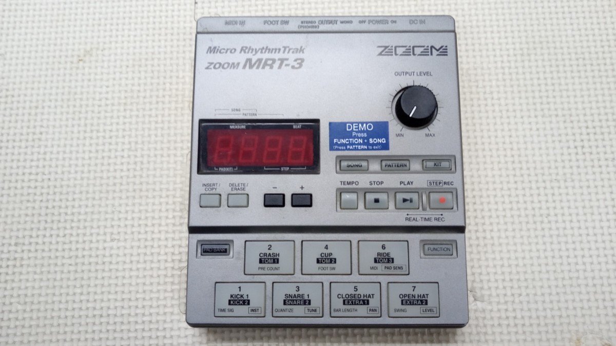 ZOOM　MRT-3　Micro Rhythm Trak　ズーム　マイクロリズムトラック　リズムマシン　ジャンク品_画像1