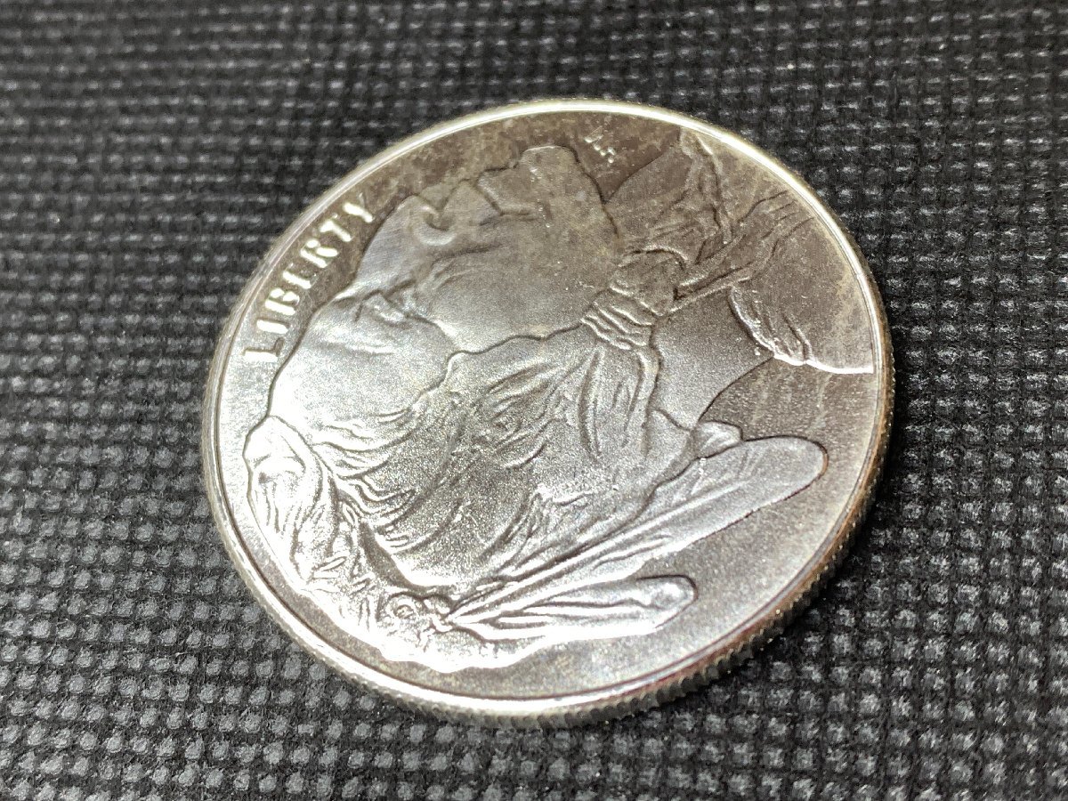 31.1グラム (新品) アメリカ「バッファロー・インディアン」純銀 1オンス メダル_画像6