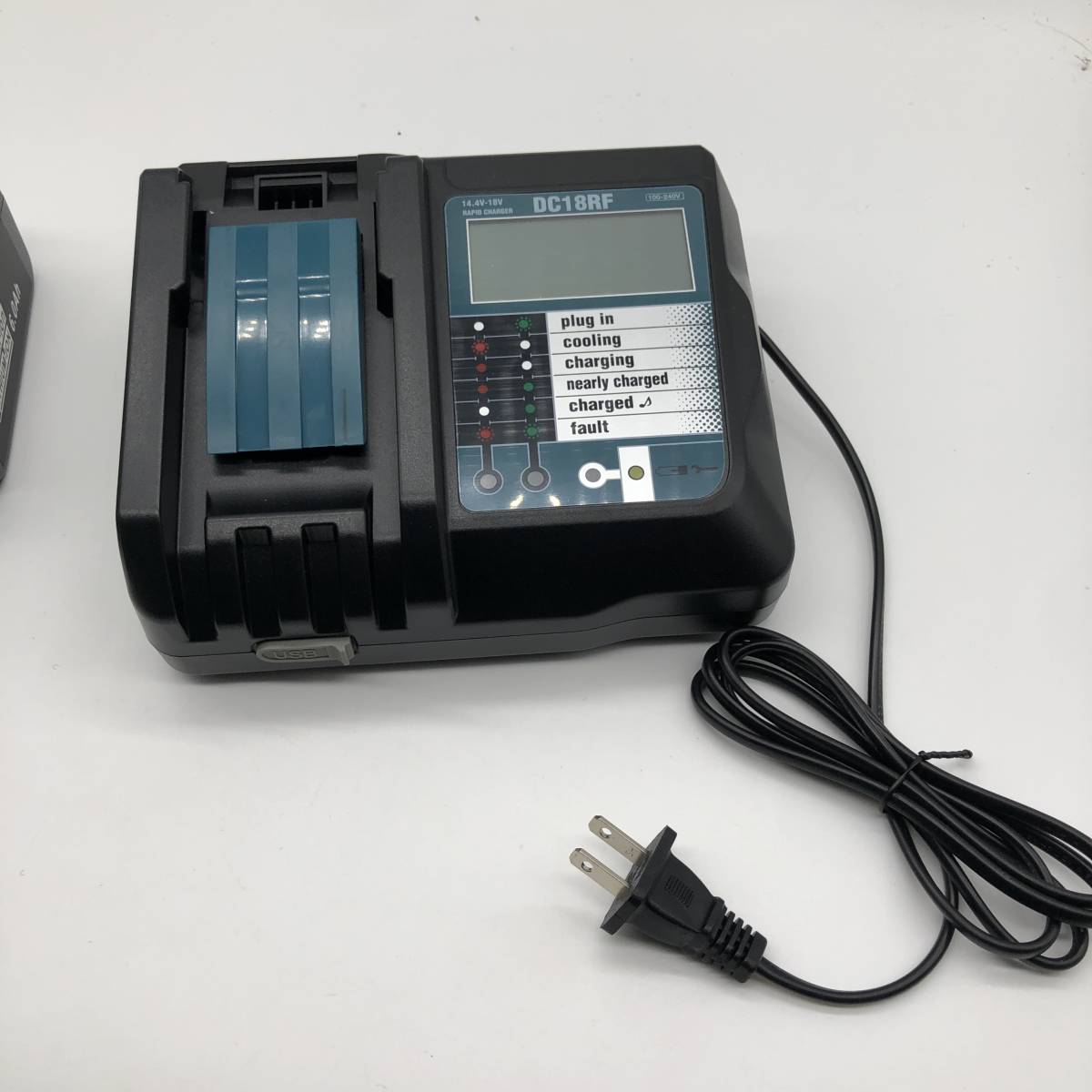 【訳あり】マキタ 充電器 A1313 DC18RF 14.4V-18V 用 互換品 14.4V/18Vリチウムイオンバッテリー用 USB端子 搭載 スマホ等 充電用USBポート_画像2